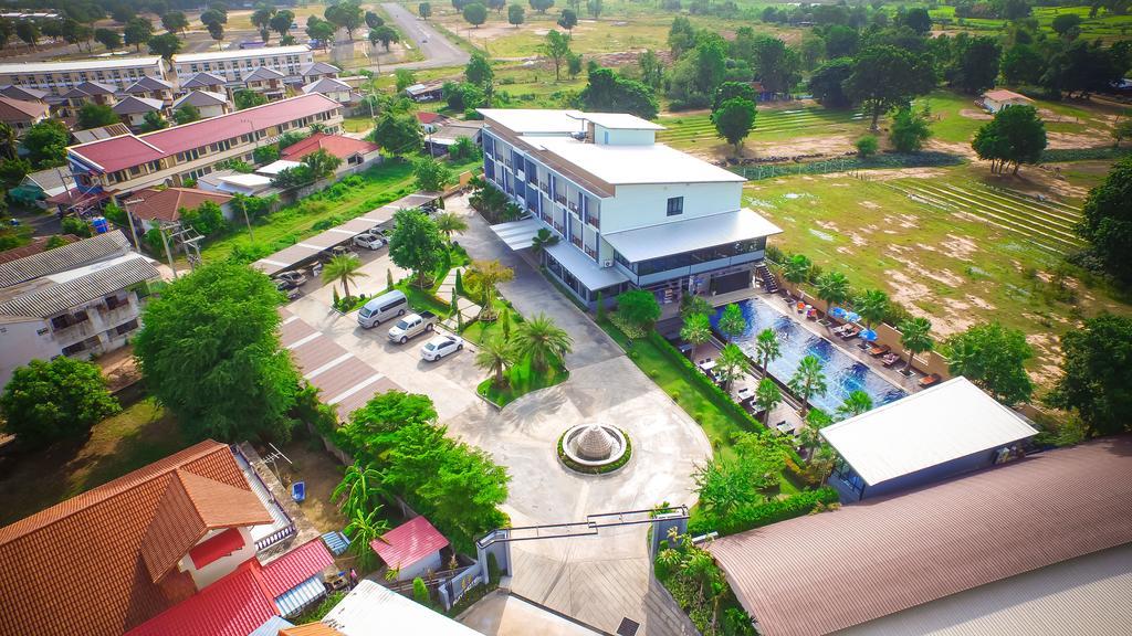 Ray Hotel Buriram Exterior photo