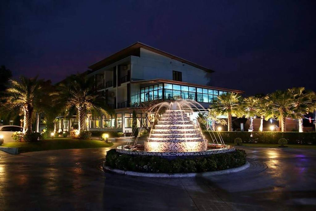 Ray Hotel Buriram Exterior photo